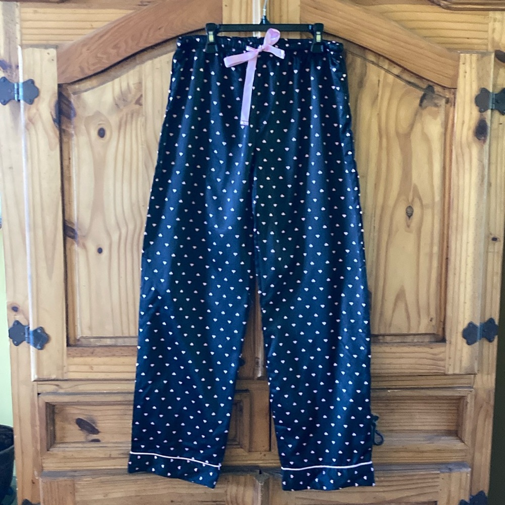 Women’s Snooze Button black pink satin hearts pajama lounge pants - size S